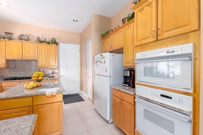 Building Photo - 4 Bentley Rd