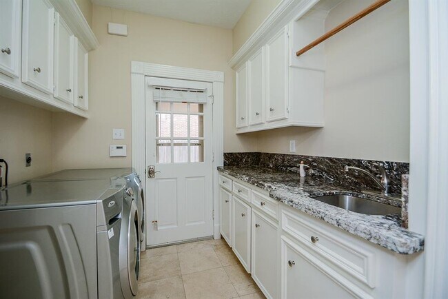 Building Photo - 17407 Widmore Pl