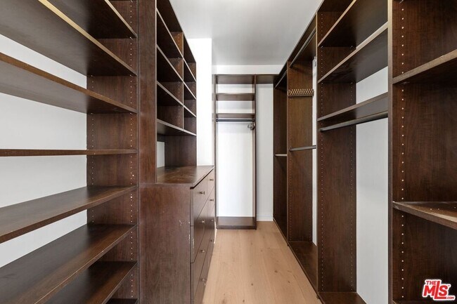 Building Photo - 1821 Fairburn Ave