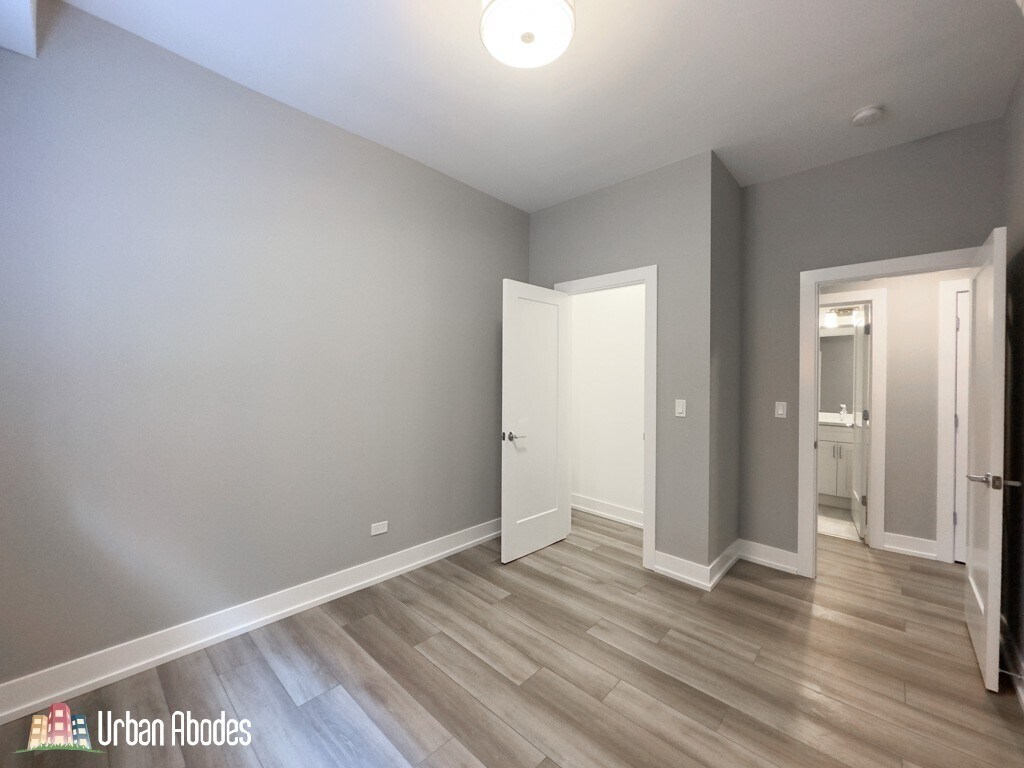 Building Photo - 3941 N Janssen Ave