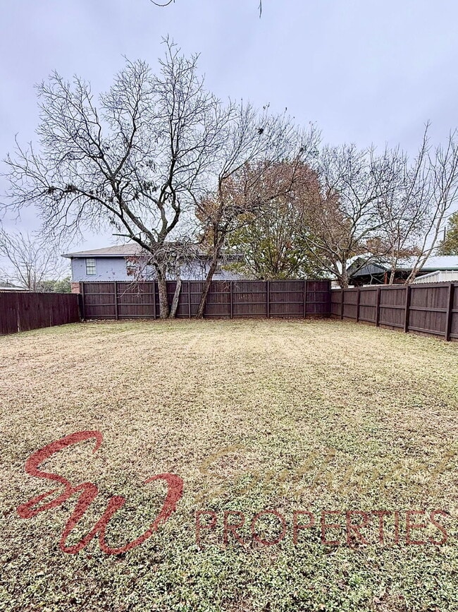 Building Photo - Charming 3 bedroom, 1 bath home