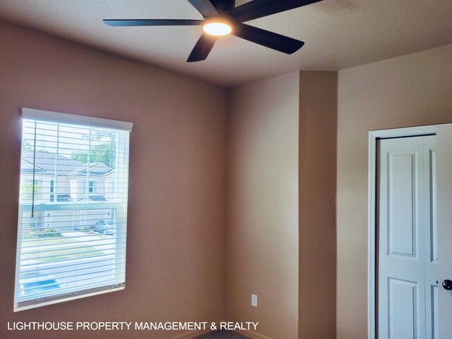 Building Photo - Charming, Newly Built 2 Bed/2.5 Bath Townh...