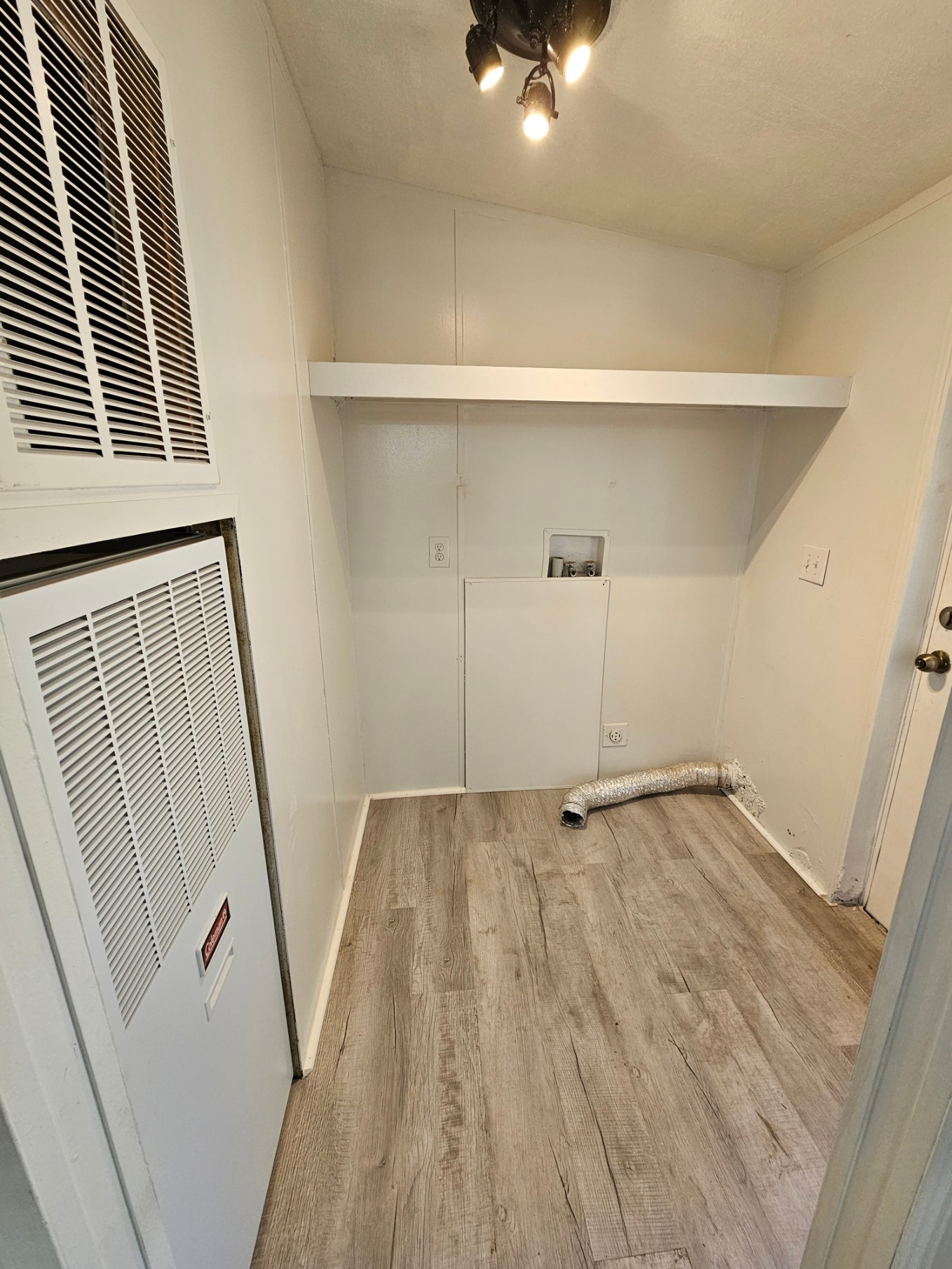 Laundry Room - 16471 Pisces Rd