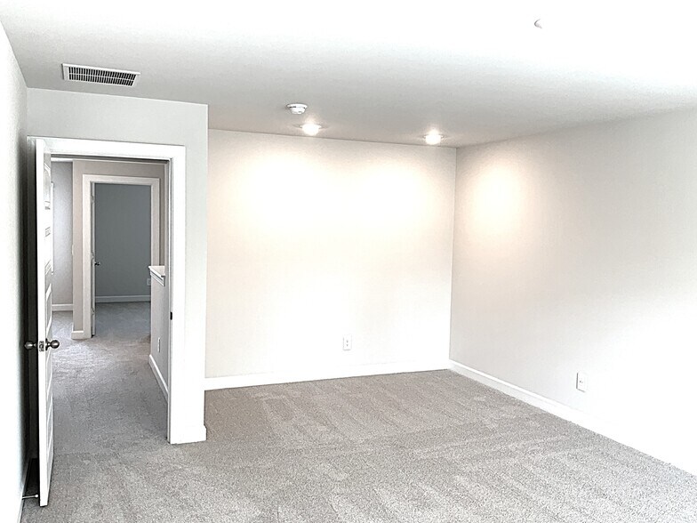 Building Photo - 210 Granby Trl