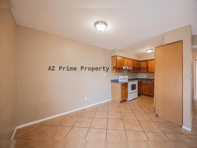 Building Photo - 922 S Acapulco Ln