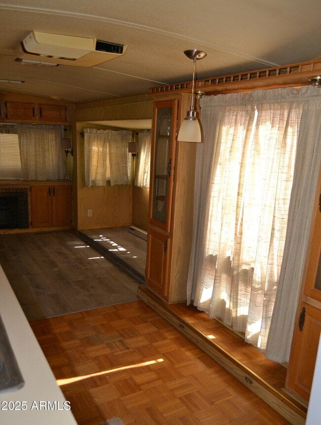 Building Photo - 677 S Warner Dr