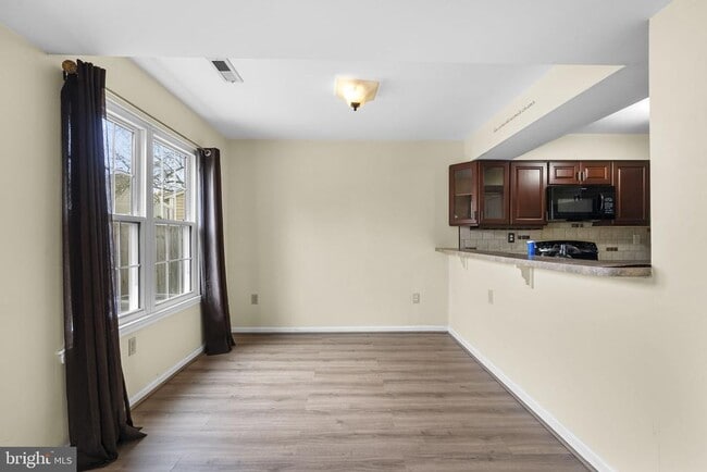 Building Photo - 3811 Ernst Dr