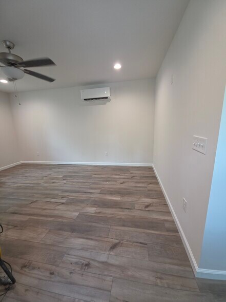 Building Photo - 325 Brenda Dr