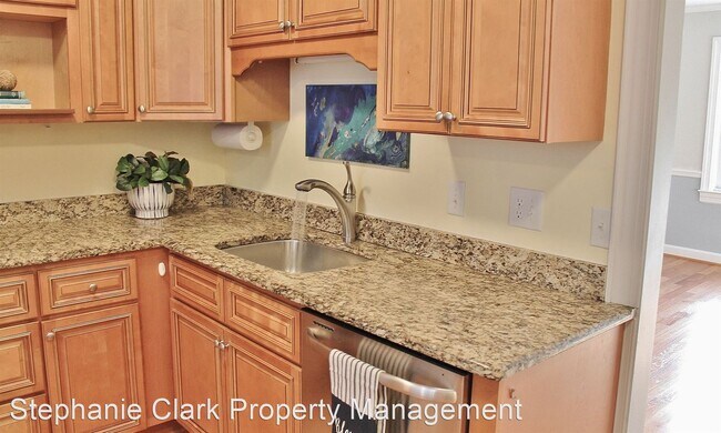 Building Photo - 4 br, 2.5 bath House - 484 Goodspeed Road