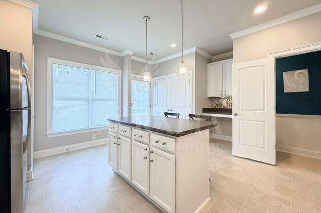 Building Photo - 7754 ACC Blvd