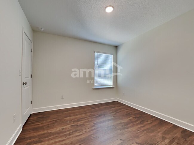 Building Photo - 974 Tan Tara Trl