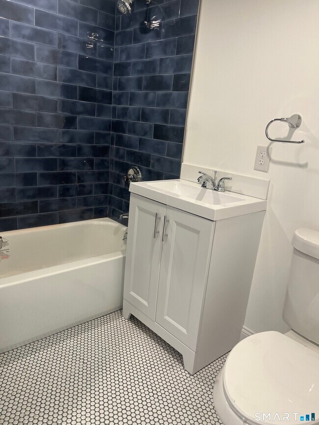 Building Photo - 156 Union St