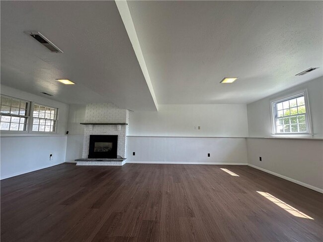 Building Photo - 11 Pocono Rd