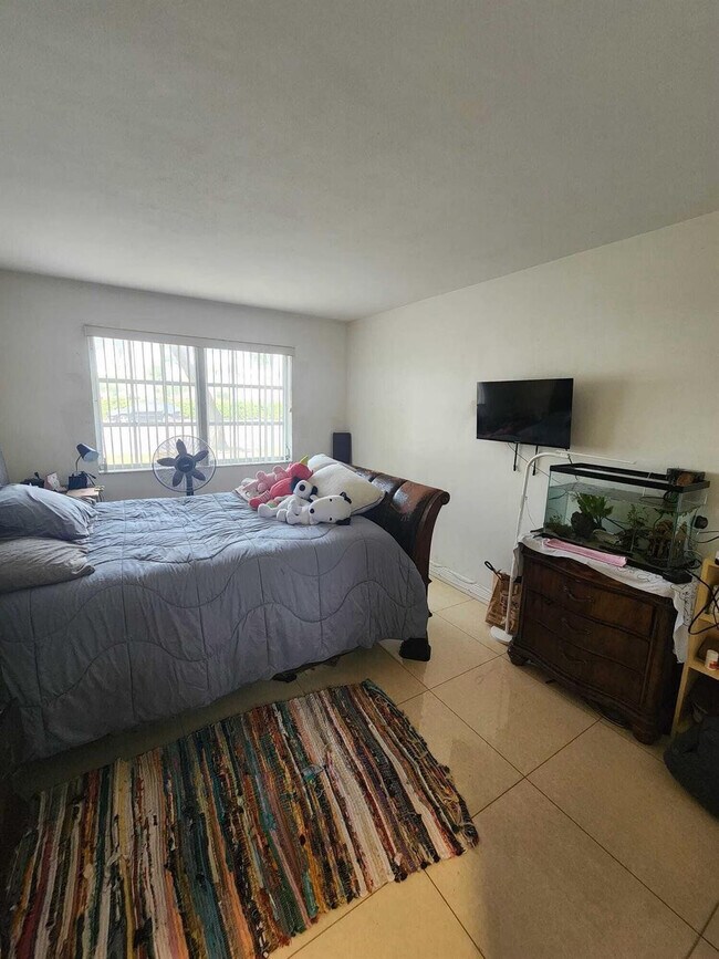 Building Photo - 1801 NE 62nd St