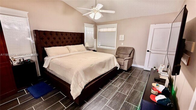 Building Photo - 5470 Pine Cir