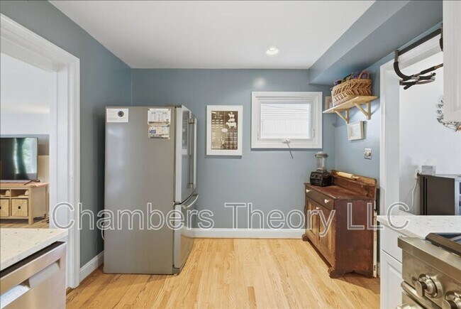 Building Photo - 912 N Lexington St