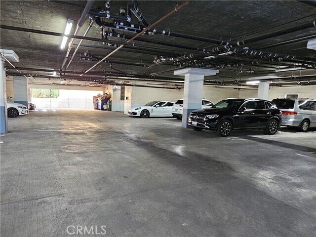 Building Photo - 214 S Alexandria Ave