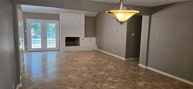 Building Photo - 2104 Village Way Dr