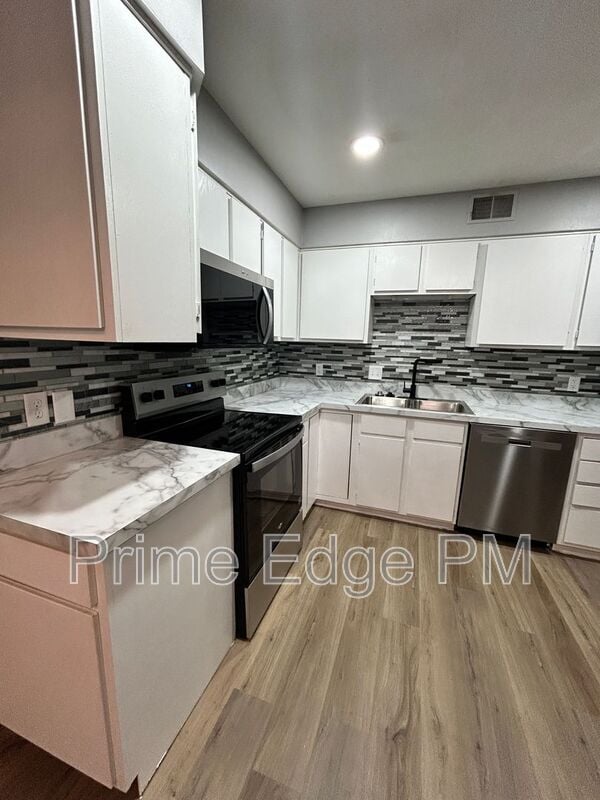 Building Photo - 1701 Ridgehaven Ct