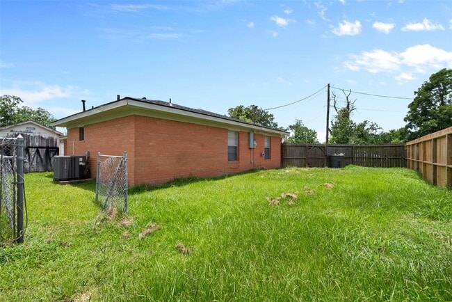 Building Photo - 815 Rugeley St