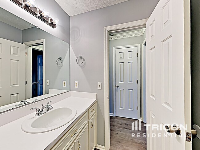 Building Photo - 104 Chickadee Ct