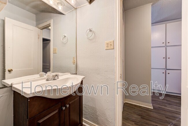 Building Photo - 9809 N McKinley Ave