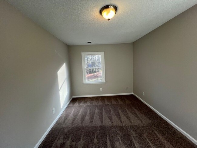 Building Photo - Beautiful Townhome with New LVP Floors and...