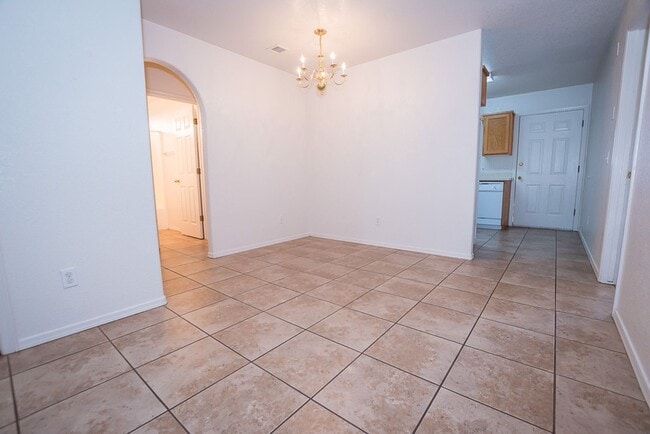 Building Photo - Beautiful Patio Home! 3 Bedrooms, 2 Bath, Split Floor Plan, Central A/C with 2 Car Garage