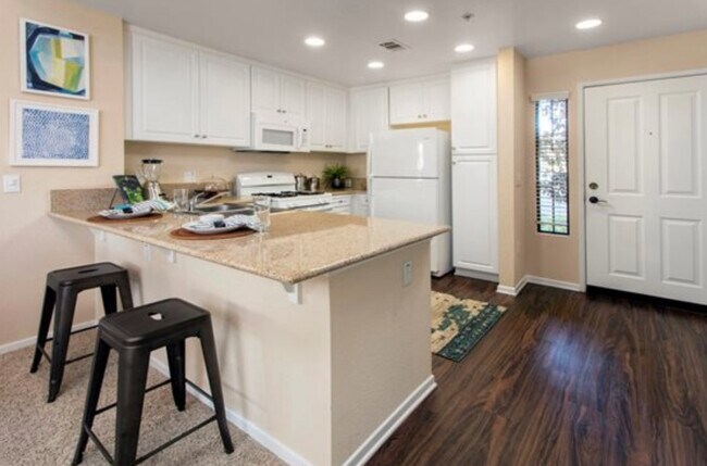 Building Photo - 10411 Reserve Dr