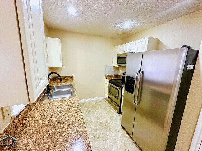 Building Photo - Charming & Move-In Ready 3-Bedroom Home wi...
