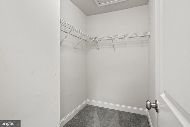 Building Photo - 7126 Tilbury Way