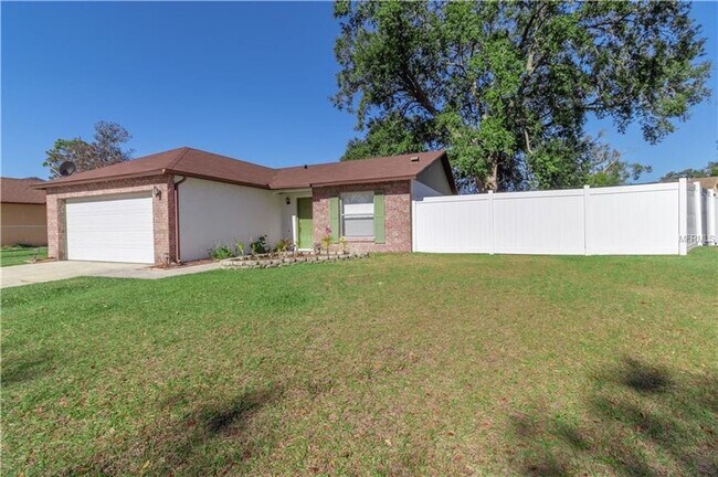 Building Photo - Freshly Painted 3/2 with Fenced Yard & Fireplace!