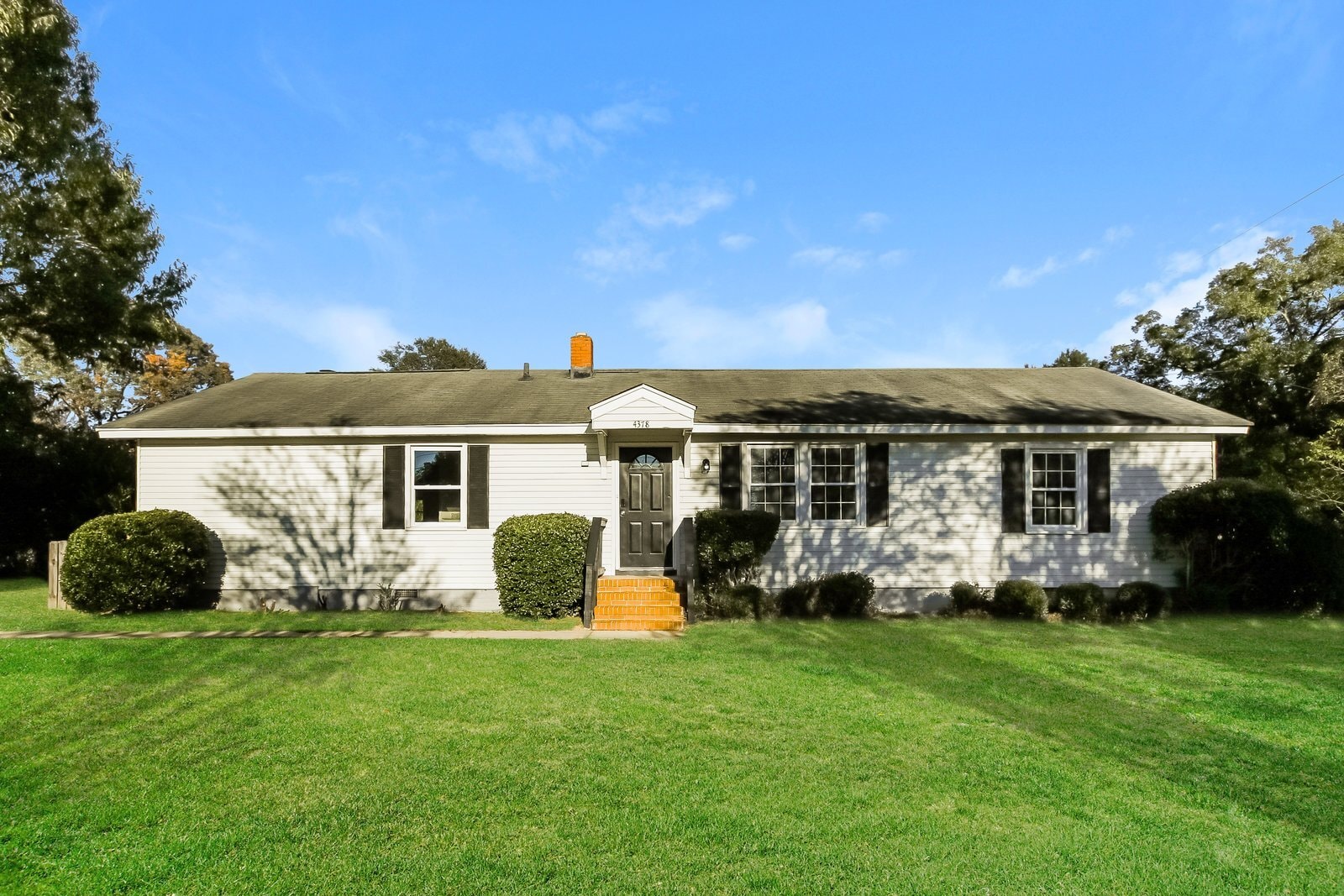 Building Photo - 4378 Saxon Dr