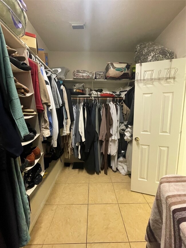 Building Photo - 26864 Calgary Pointe Dr