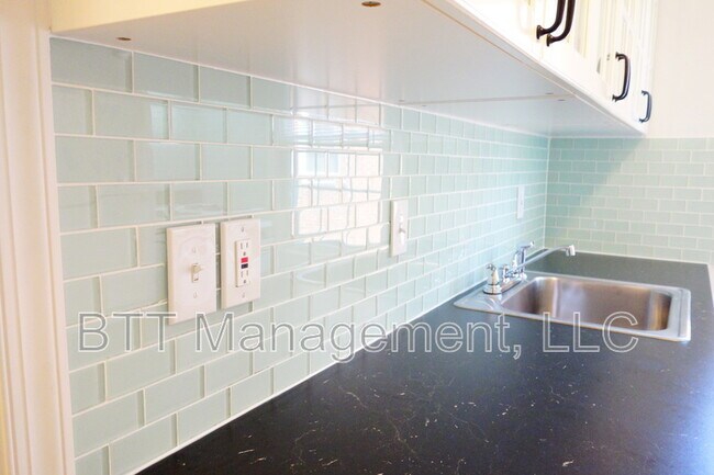 Building Photo - 812 Greenwood Cir