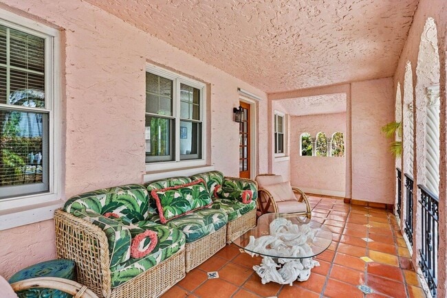 Building Photo - 217 Coconut Ave