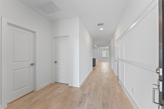 Building Photo - 4719 Bay Vista Dr