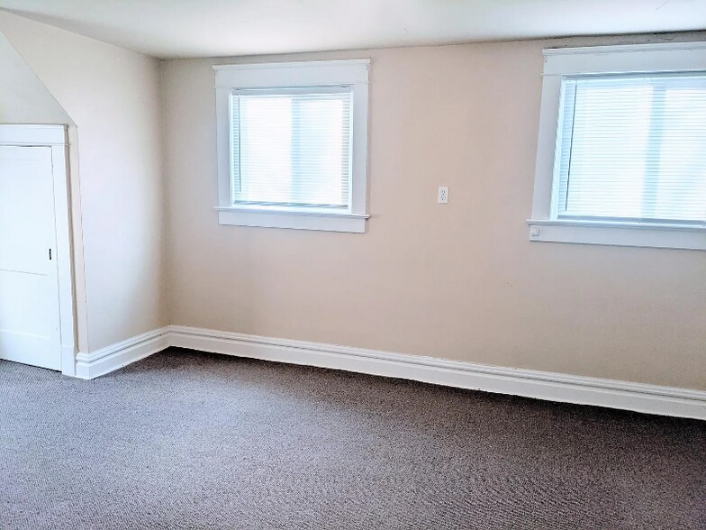 Building Photo - 2208 Highland Ave