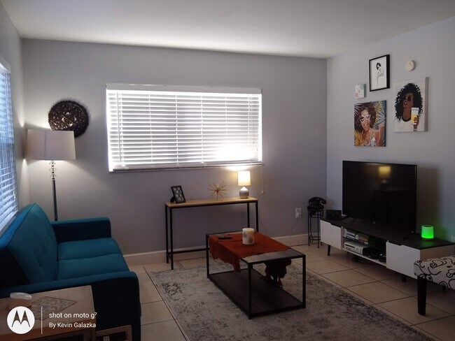 Building Photo - 311 Avanda Ct