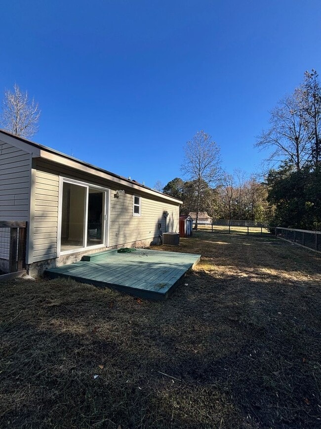 Building Photo - Newly Updated 2 bedroom Home