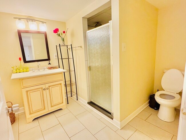 Building Photo - 4531 S Lawler Ave