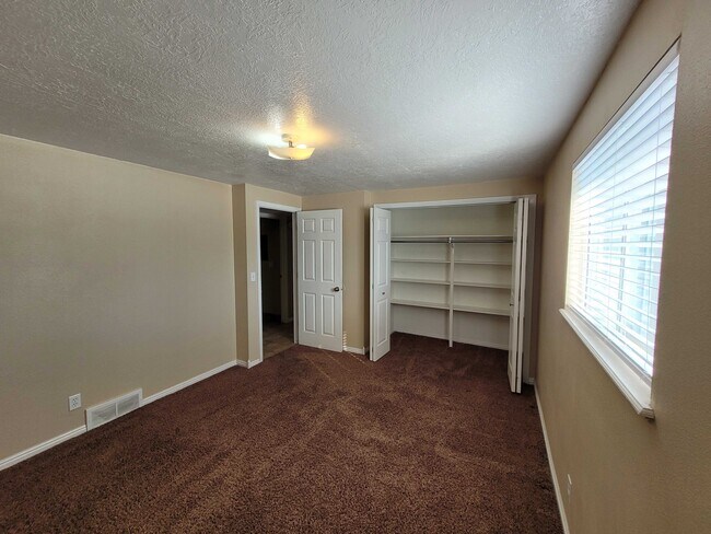 Building Photo - 125 W 1100 N