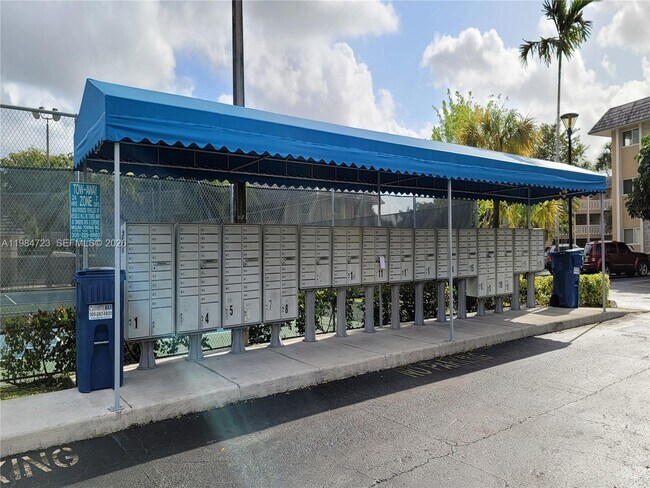 Building Photo - 7430 Miami Lakes Dr