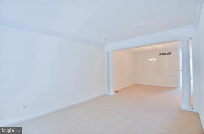 Building Photo - 139 Birchwood Dr