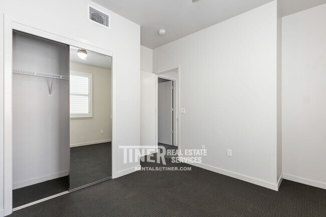 Building Photo - Fabulous Midtown Brownstone