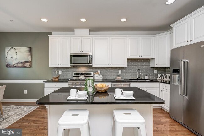 Building Photo - 1236 Harbor Island Walk