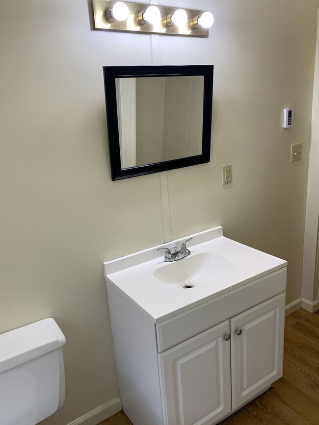 Building Photo - 212 E King St