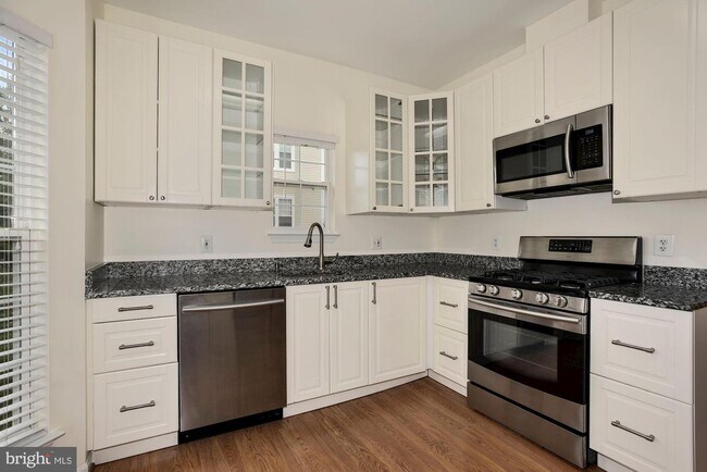 Building Photo - 4139 Fountainside Ln