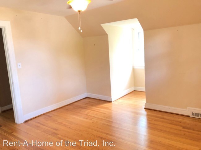 Building Photo - 4 br, 1.5 bath House - 413 S Chapman Street