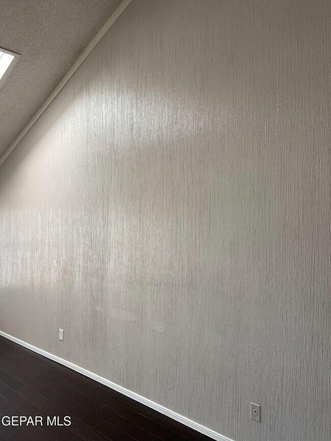 Building Photo - 6721 El Parque Dr